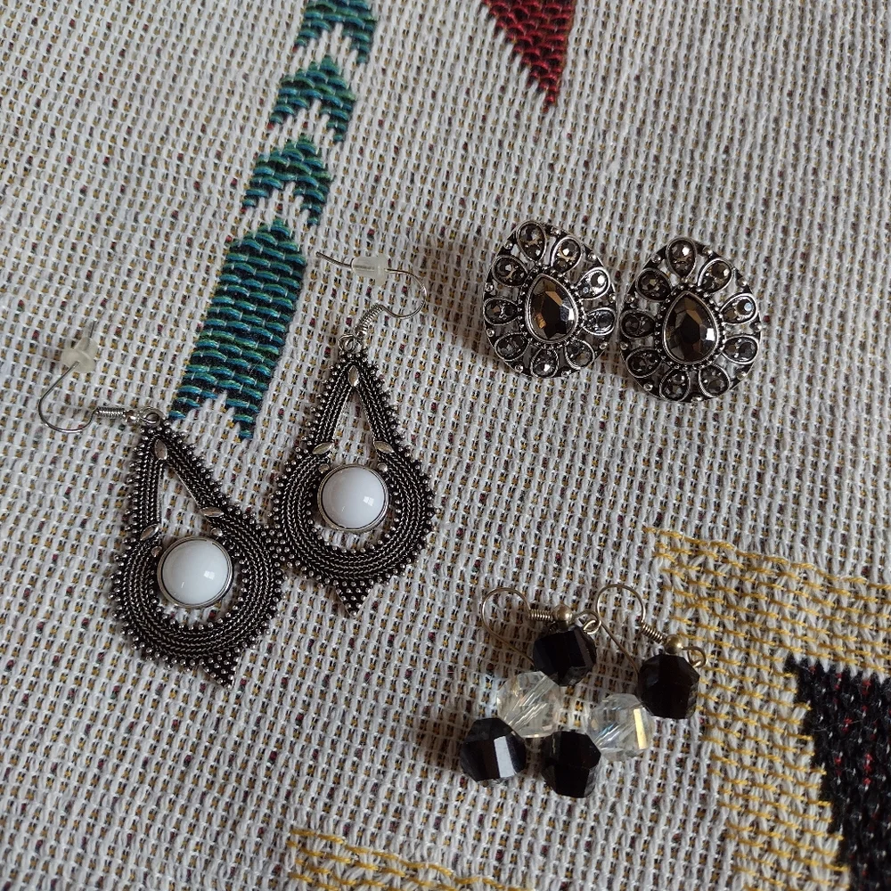 Earring Bundle - Picture 1 of 4